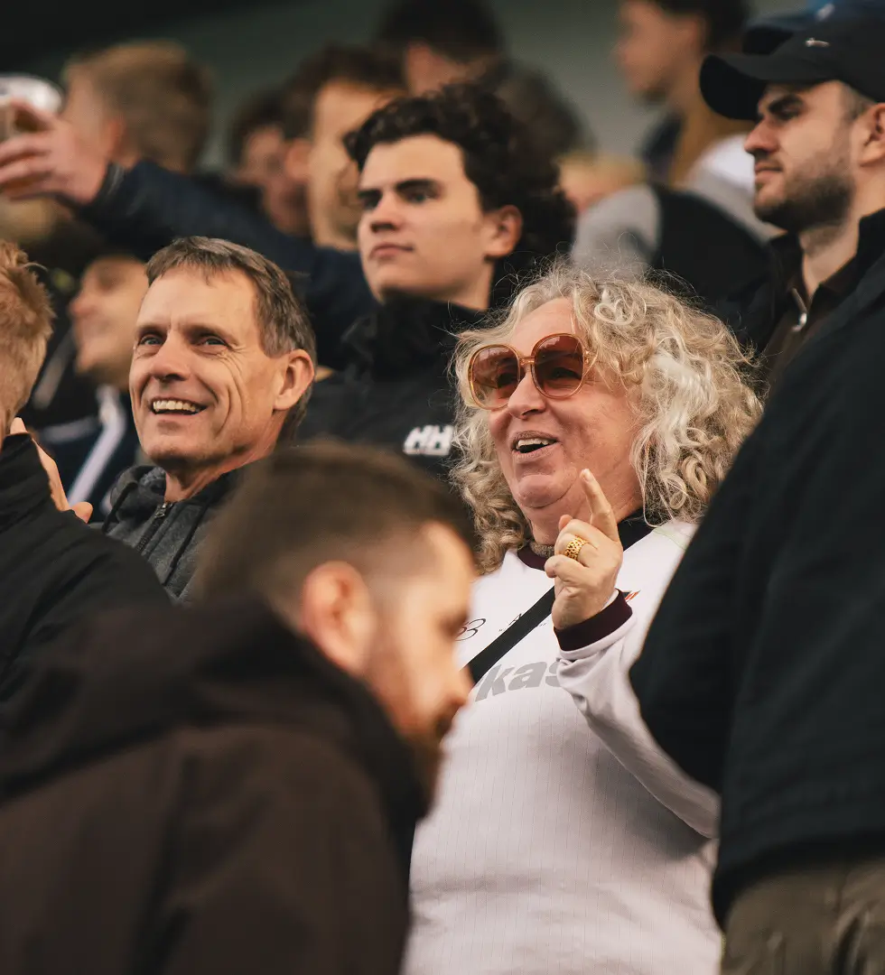 Fra banen til tribunen: B.93 Fanklub om sportsbetting og fodboldens fællesskab